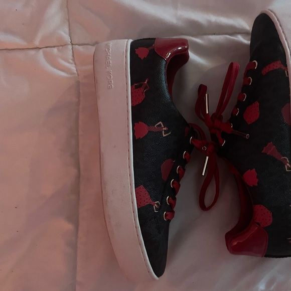 Michael Kors shoes size 6 in woman really pretty shoes